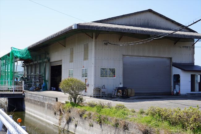 栄興産業の工場外観